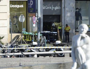 Επιβεβαιώθηκε ο θάνατος του 7χρονου στη Βαρκελώνη - Τραγική φιγούρα ο πατέρας του (φωτό)